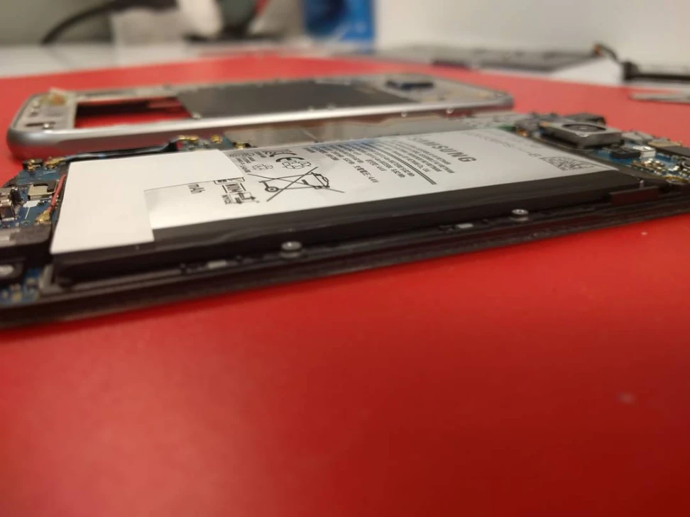 Charging Port Problems? Here’s How Professional Repair Helps in Vandorf, ON